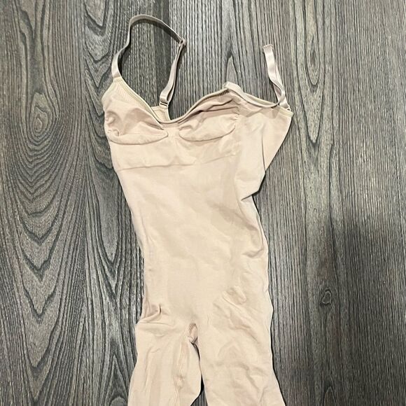 Skims Womens Shapewear Kim Kardashian Sculpting Bodysuit Mid Thigh Tan Size XS - Picture 2 of 7